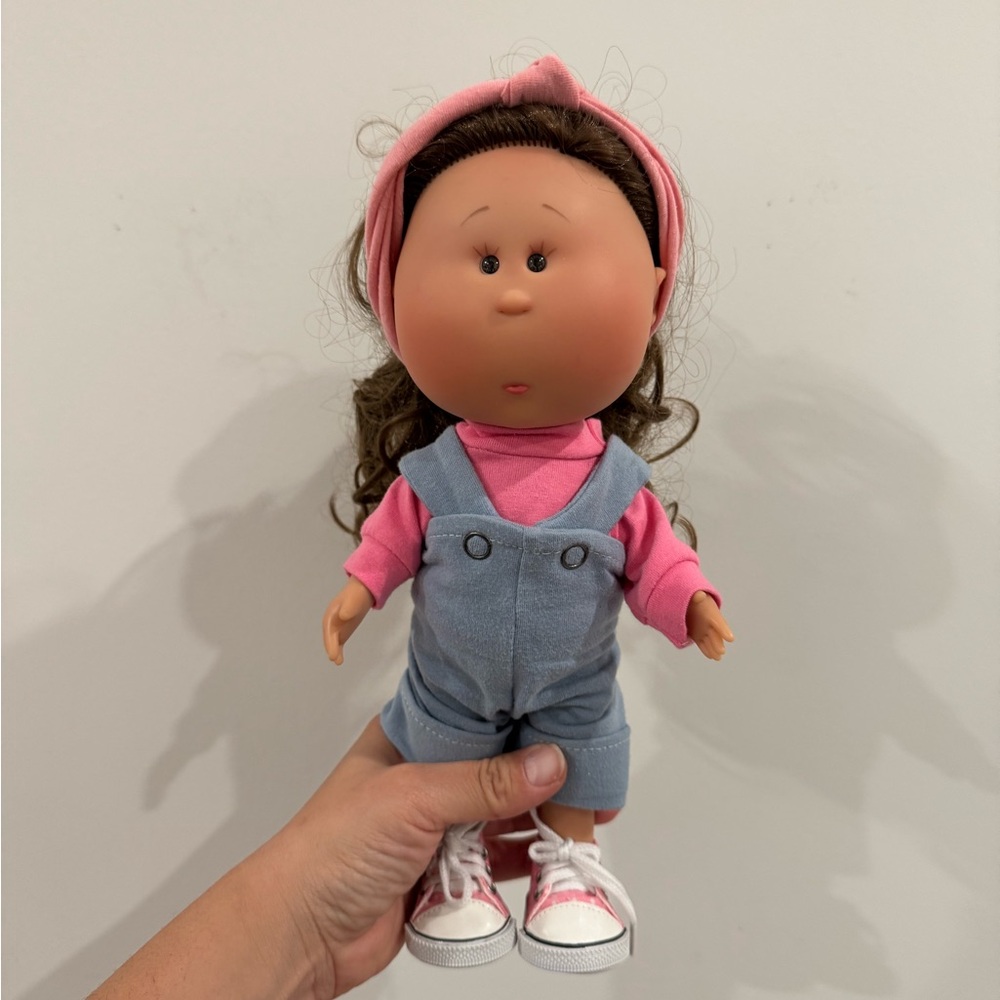 MS RACHEL NINES DE ONIL DOLL